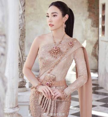 泰国女星晒传统服饰美照争艳引热议 端庄典雅展现暹罗风情