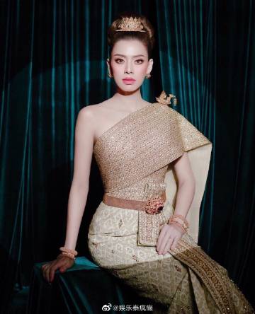 泰国女星晒传统服饰美照争艳引热议 端庄典雅展现暹罗风情