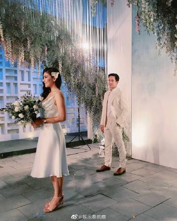 Louis Scott与Noon Ramida爱情长跑十年低调完婚 亲友见证甜蜜婚礼