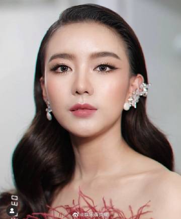 Pearwah Nichaphat确诊新冠并公开行程 多位艺人曾同场活动引关注