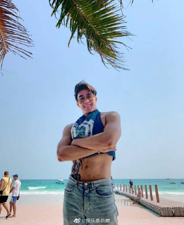 Koen Pataradanai沙美岛海滩赤裸写真引热议 恩爱婚后生活曝光