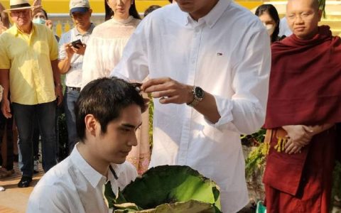 Tee Thanapon于清迈帕辛寺剃度出家30天 修行报答父母引粉丝祝福