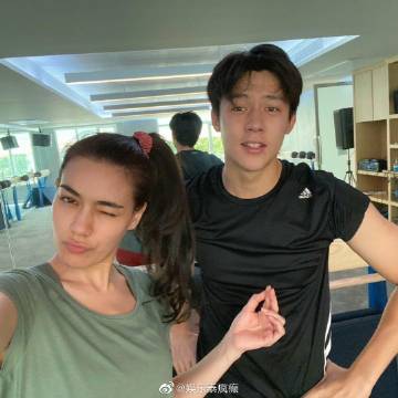 Mark Prin澄清情人节合照误会并非结婚证画面 与Kimberley Kim甜蜜依旧