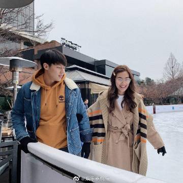 Mark Prin澄清情人节合照误会并非结婚证画面 与Kimberley Kim甜蜜依旧