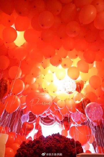 Mike Pattaradet疑与Pooklook Fonthip情人节互动放闪 引发恋情猜测