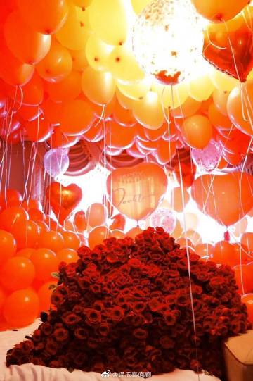 Mike Pattaradet疑与Pooklook Fonthip情人节互动放闪 引发恋情猜测