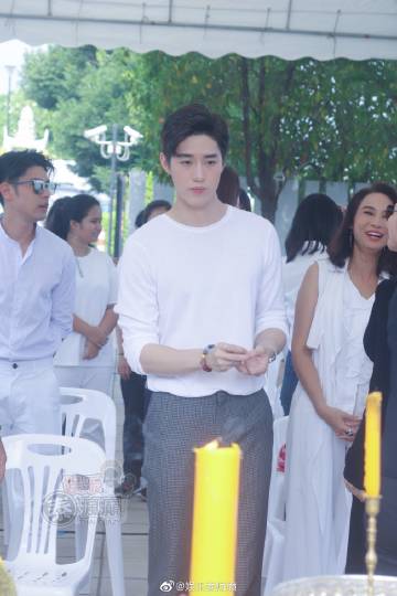 Aff Taksaorn复出主演新剧与Tor Thanapob同框拜神仪式引期待