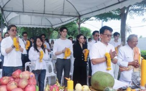 Aff Taksaorn复出主演新剧与Tor Thanapob同框拜神仪式引期待