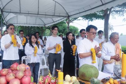 Aff Taksaorn复出主演新剧与Tor Thanapob同框拜神仪式引期待