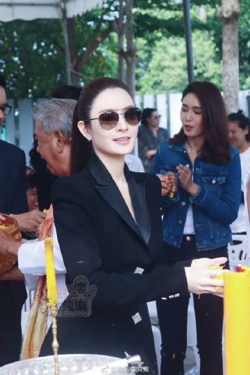 Aff Taksaorn复出主演新剧与Tor Thanapob同框拜神仪式引期待