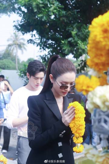 Aff Taksaorn复出主演新剧与Tor Thanapob同框拜神仪式引期待