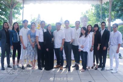 Aff Taksaorn复出主演新剧与Tor Thanapob同框拜神仪式引期待