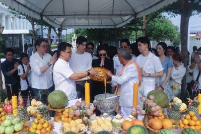 Aff Taksaorn复出主演新剧与Tor Thanapob同框拜神仪式引期待