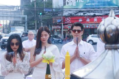 Mario与Baifern时隔多年再同框主演新电影拜神仪式引回忆杀