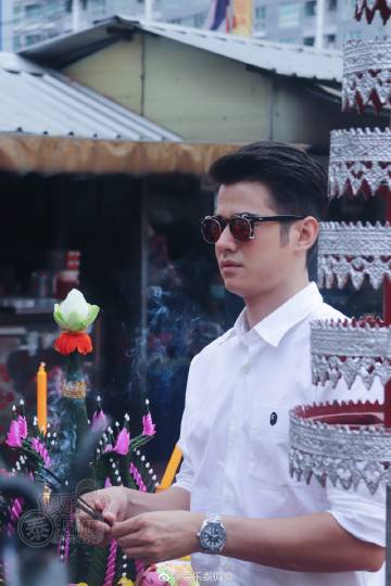 Mario与Baifern时隔多年再同框主演新电影拜神仪式引回忆杀