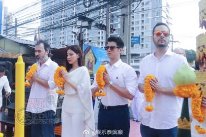 Mario与Baifern时隔多年再同框主演新电影拜神仪式引回忆杀