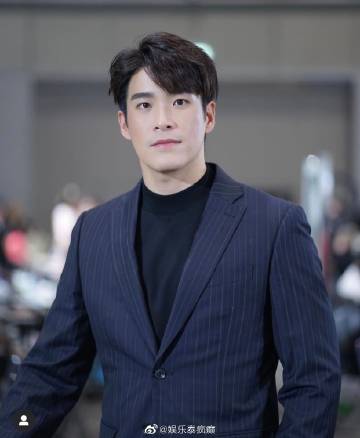 Alek Teeradetch发布争议新春祝福后道歉引发网络热议与抵制讨论