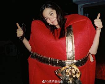 Kao Jirayu与Violette Wautier互动逗趣放闪互相吐槽引网友围观