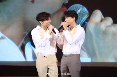 Mew Suppasit举办粉丝见面会吸引700多名粉丝 Gulf Kanawut Tul Pakorn New Year惊喜助阵