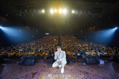 Mew Suppasit举办粉丝见面会吸引700多名粉丝 Gulf Kanawut Tul Pakorn New Year惊喜助阵