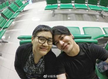 Aof Pongsak证实与男友分手又发文悼念母亲近况引粉丝心疼