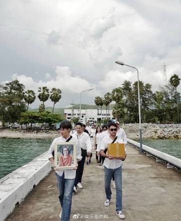 Aof Pongsak证实与男友分手又发文悼念母亲近况引粉丝心疼