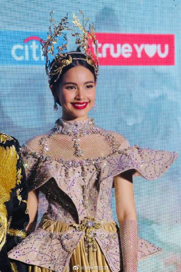 Nadech与Yaya同台庆新春甜蜜互动放闪 回应想念话题引尖叫