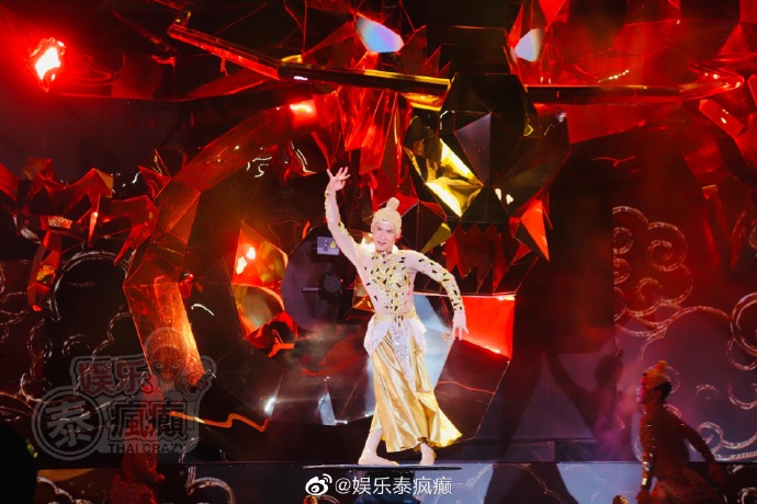 Nadech与Yaya同台庆新春甜蜜互动放闪 回应想念话题引尖叫