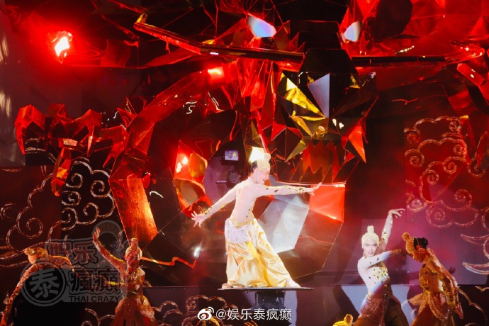 Nadech与Yaya同台庆新春甜蜜互动放闪 回应想念话题引尖叫