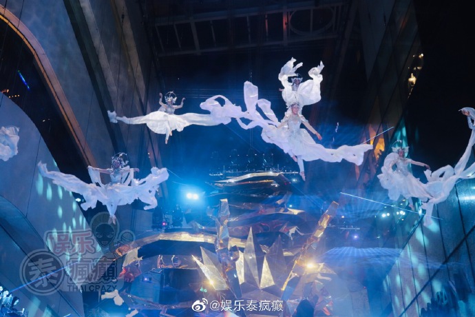 Nadech与Yaya同台庆新春甜蜜互动放闪 回应想念话题引尖叫