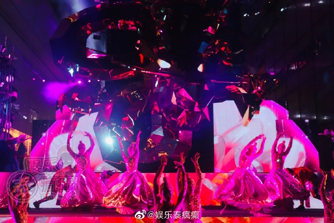 Nadech与Yaya同台庆新春甜蜜互动放闪 回应想念话题引尖叫