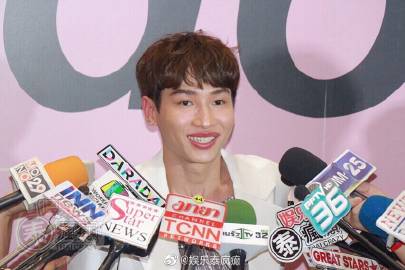 Gun Atthaphan凭《特长生》获亚洲电视大奖最佳男配角 返泰躲过火山影响