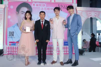 Aom Sushar、Saint黄明明与Zee Pruk同台出席代言发布会引粉丝热议互动