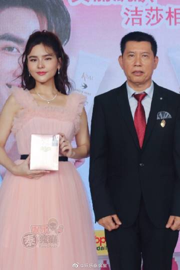 Aom Sushar、Saint黄明明与Zee Pruk同台出席代言发布会引粉丝热议互动