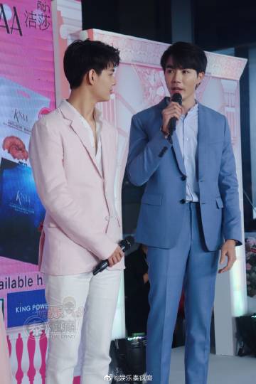 Aom Sushar、Saint黄明明与Zee Pruk同台出席代言发布会引粉丝热议互动