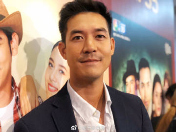 Weir Sukollawat出席活动谈与Bella日本旅行笑曝未准备礼物仍在构思中