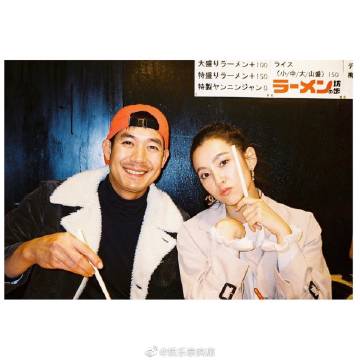 Weir Sukollawat出席活动谈与Bella日本旅行笑曝未准备礼物仍在构思中