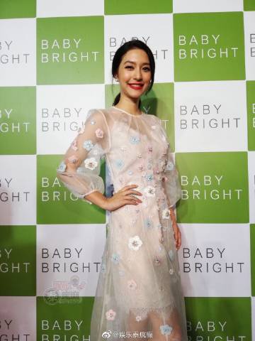 Mew Nittha领衔化妆品新品发布会 Pat Napapa、Off Jumpol、Gun Atthaphan加入代言阵容引热议