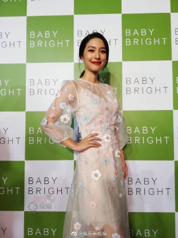 Mew Nittha领衔化妆品新品发布会 Pat Napapa、Off Jumpol、Gun Atthaphan加入代言阵容引热议