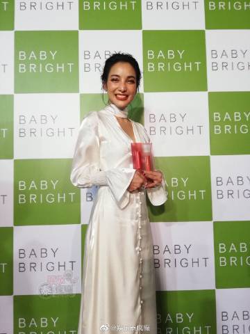 Mew Nittha领衔化妆品新品发布会 Pat Napapa、Off Jumpol、Gun Atthaphan加入代言阵容引热议