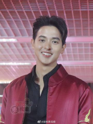 James Jirayu金龙中国风造型代言咖啡品牌 透露母亲节忙工作仍甜蜜回应恋情稳定