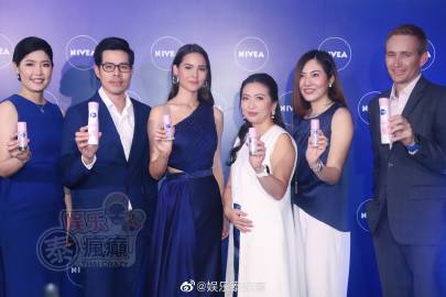 Yaya回应与Nadech街头牵手画面称只是过马路 新剧再度合作否认被比较压力