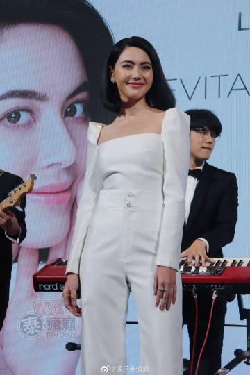 Mai Davika出席代言新品活动谈中国人气上升 感谢粉丝支持并透露保养秘诀