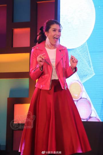 Cheer Thikumporn回应恋情风波含泪致歉 遭粉丝谩骂家人受牵连引心疼