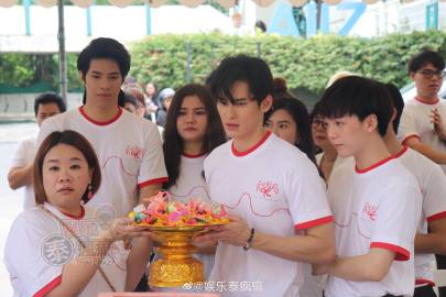 《Until We Meet Again The Series》举行拜神仪式 Fluke、Ohm等主演亮相导演称剧情挑战大