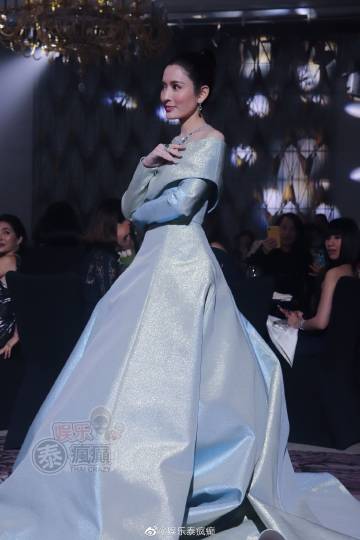 Gam Wichayanee、Poo Praya、Aff Taksaorn同台亮相Zodiac of Star活动 三女神齐聚引关注