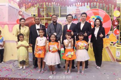 Aff Taksaorn携女儿“新年”出席活动分享育儿日常 考虑未来举办粉丝见面会引关注