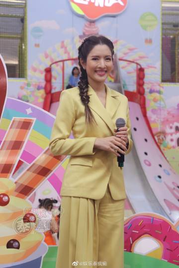 Aff Taksaorn携女儿“新年”出席活动分享育儿日常 考虑未来举办粉丝见面会引关注