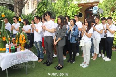 Son Yuke、Esther等出席《爱在路上之反转爱情》拜神仪式 剧情涉及家族斗争与身份谜团引期待