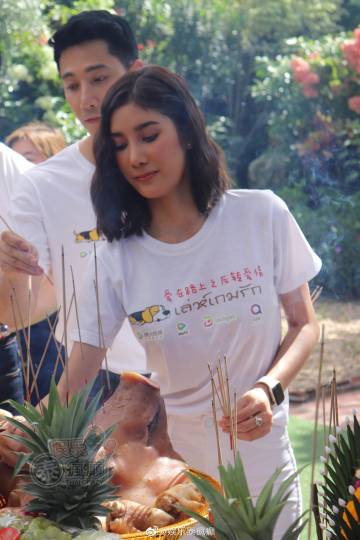 Son Yuke、Esther等出席《爱在路上之反转爱情》拜神仪式 剧情涉及家族斗争与身份谜团引期待